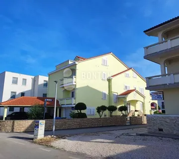 VIR- POSLOVNA PRILIKA APARTMANSKA KUĆA S 5 JEDINICA I BAZEN - cover