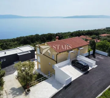 Istra, Labin - apartmanska kuća s bazenom i panoramskim pogledom - cover