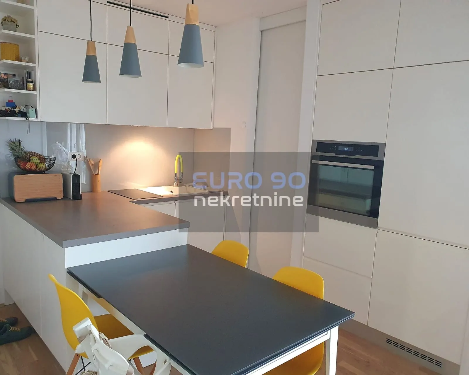 ZADAR/PETRIĆI -DVOSOBAN, NAMJEŠTEN STAN 49 m2 ,GARAŽA, POGLED NA MORE - cover
