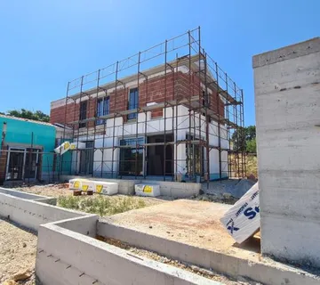 POREČ-LUKSUZNA VILA SA BAZENOM U IZGRADNJI (prodaja) - cover