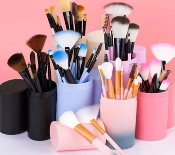 Pretty Girl - set od 12 četkica za šminkanje - cover