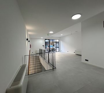 Poslovni prostor: Zagreb (Trešnjevka, Ogrizovićeva), 146m2, parking - cover