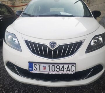 Lancia Y Hybrid 2022. (samo 15.000 km) - cover