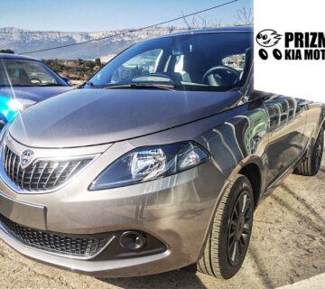 Lancia Ypsilon 1.0 EcoChic Hybrid - cover