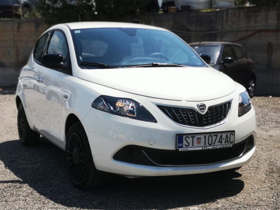 lancia-ypsilon-1.0-gl-hybrid-slika-175948869