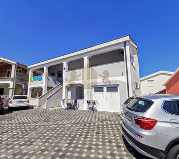 Dvosobni apartman s garažom, 200m od mora - Vir - cover