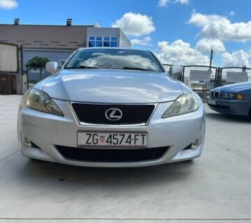 Lexus IS 220d - cover