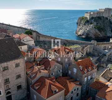 Renovirana kamena kuća unutar zidina povijesne jezgre, Dubrovnik - cover