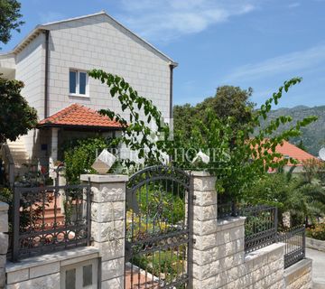 Prodaja kuće s apartmanima i garažom nadomak Dubrovnika, Zaton - cover