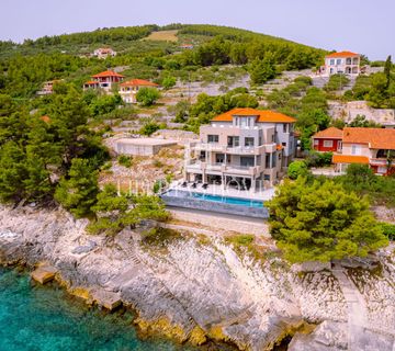 Prodaje se luksuzna vila u Prigradici na Korčuli - cover