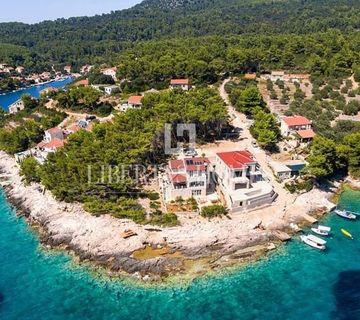 Prodaja atraktivne luksuzne vile prvi red uz more na otoku Korčuli - cover