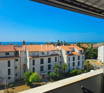 POREČ Stan sa panoramskim pogledom, 300 metara od mora!