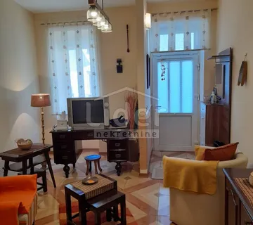 CRIKVENICA Kuća u nizu u centru grada