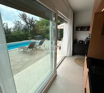 MATULJI-kuća sa tri apartmana - cover