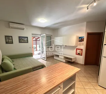 Novalja – Jedinstven Apartman U Prizemlju S Privatnim Vrtom, Natkrivenom Terasom I Vanjskim Tušem
