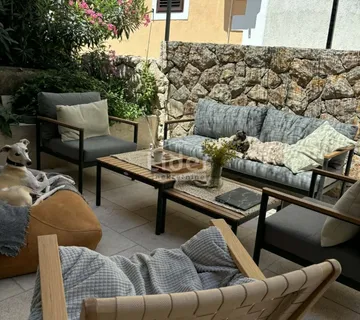 OMIŠALJ-prekrasno uređena kamena kuća sa 2 stambene jedinice - cover