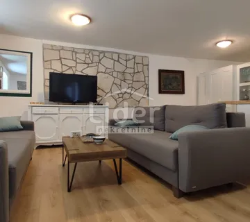 Vila: Crikvenica u centru, 360.00 m2 - cover