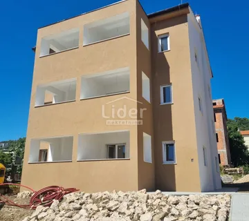 Apartman u Palitu sa velikom krovnom terasom - cover