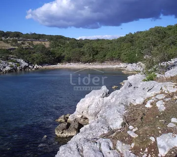 Građevinski teren 20.272 m2 prvi red do mora na potezu Novalja prema Lunu