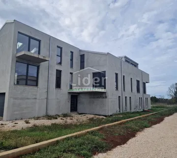 POREČ - novogradnja na izvrsnoj lokaciji!