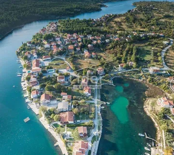 Ribnica na Karinskom moru, građevinsko zemljište 360m2 - Kruševo, Obrovac