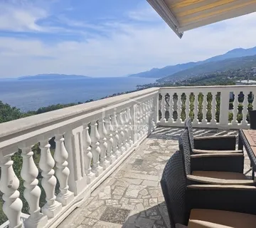 OPATIJA- VILA S PREDIVNIM POGLEDOM I BAZENOM - cover