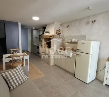 OMIŠALJ-Stan 80 m² u renoviranoj kamenoj kući - cover