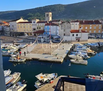 Cres, centar, 15 m od mora! - cover