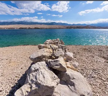 Otok Pag, Kolan, zemljište 67.400m2 uz more