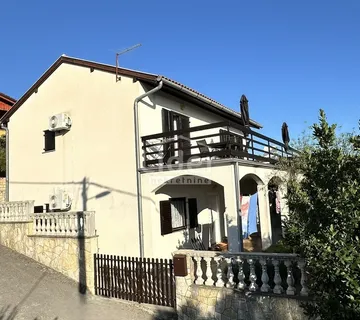 Kruševo, kuću sa 3 stana i garažom prodajemo - Kruševo, Obrovac