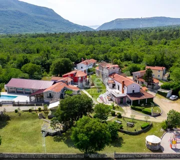 Kršan, prodajemo veliko zemljište u centru mjesta