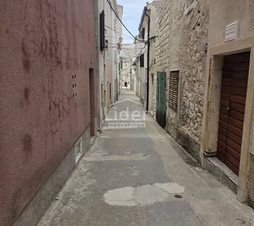 Pag, Centar, Kuća 212 M2, 250.000 € Izvrsna Investicija!