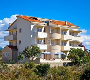 Novalja, manji obiteljski hotel 1.000m2 prodaja - cover