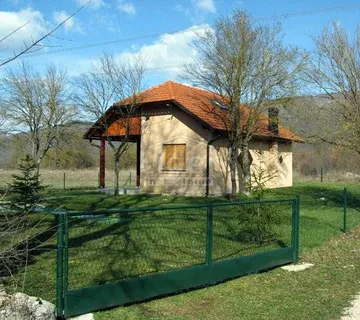 SINAC, Otočac, Gacka, kuća vikendica s vinogradom