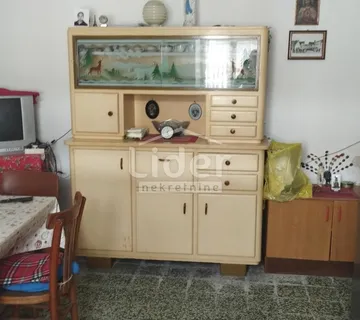 KLANA Kuća u nizu s garažom i pomoćnom zgradom