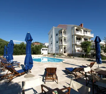 Vila s bazenom, Rab, Barbat - cover