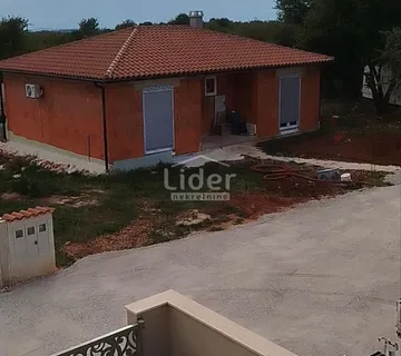 Novogradnja s bazenom u okolici Pule - cover