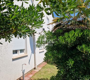 Kuća na Rabu, Barbat, 5 apartmana, 100 m od mora - cover