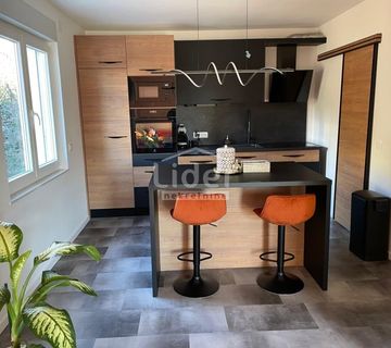 GORNJA VEŽICA, KOMPLETNO UREĐEN I NAMJEŠTEN STAN OD 55M2 - cover
