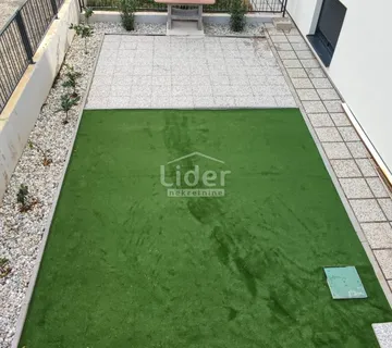 KOSTRENA Noviji stan 38 m2 s okućnicom od 61 m2 - cover