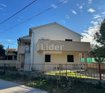 Gornji Karin, kuću u prvom redu do mora i plaže prodajemo - cover