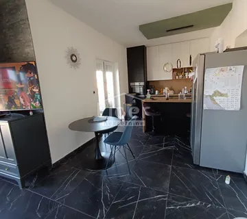 Kuća VIŠKOVO, 230m2, 2 stana - cover