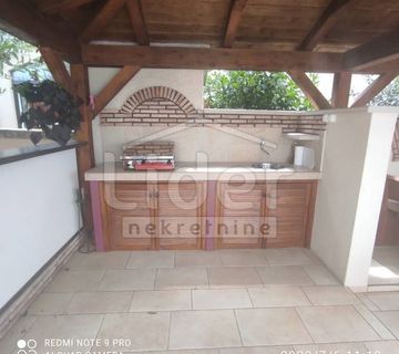Pula, predivna kuća  s 6 vrhunskih apartmana - cover