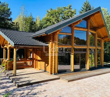 FUŽINE – ATRAKTIVNA DRVENA KUĆA S JACUZZIJEM  - cover