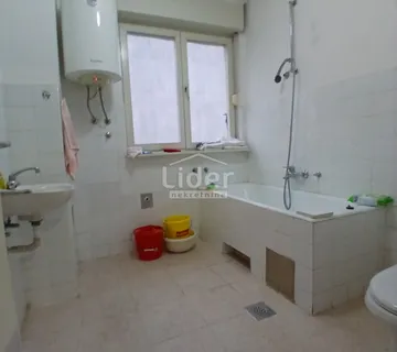 DOBAR STAN NA ODLIČNOJ LOKACIJI - cover