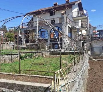 KUĆA SA VELIKOM OKUĆNICOM 1.800m2 - cover