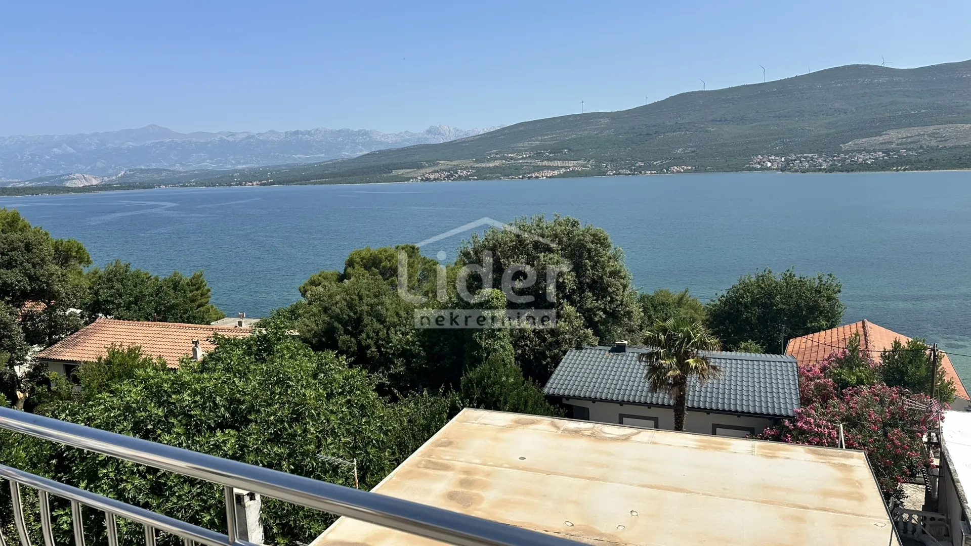 Donji Karin, dio kuće sa terasom i pogledom prodajemo - cover