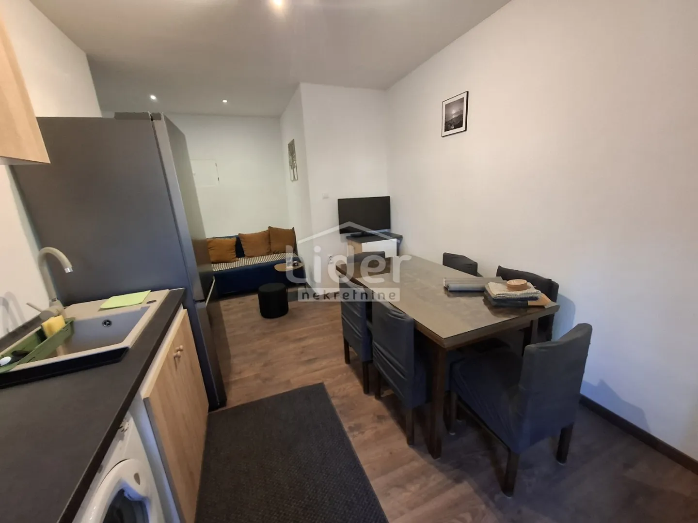 Stan BELVEDER, 200 €/osoba - cover