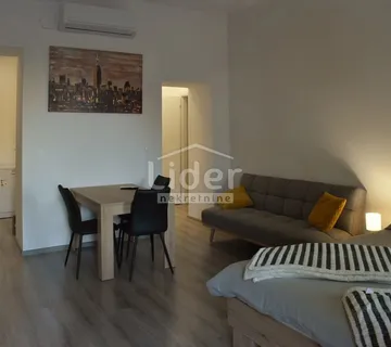 Centar, 2s-stan od 79m2, 2.kat - cover