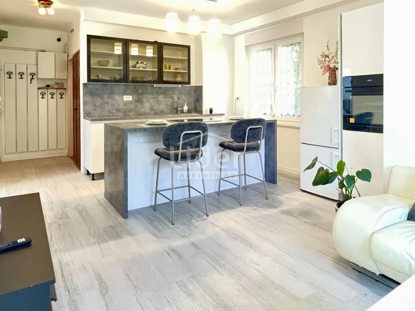 BULEVARD - 2S+DB stan za najam  - cover